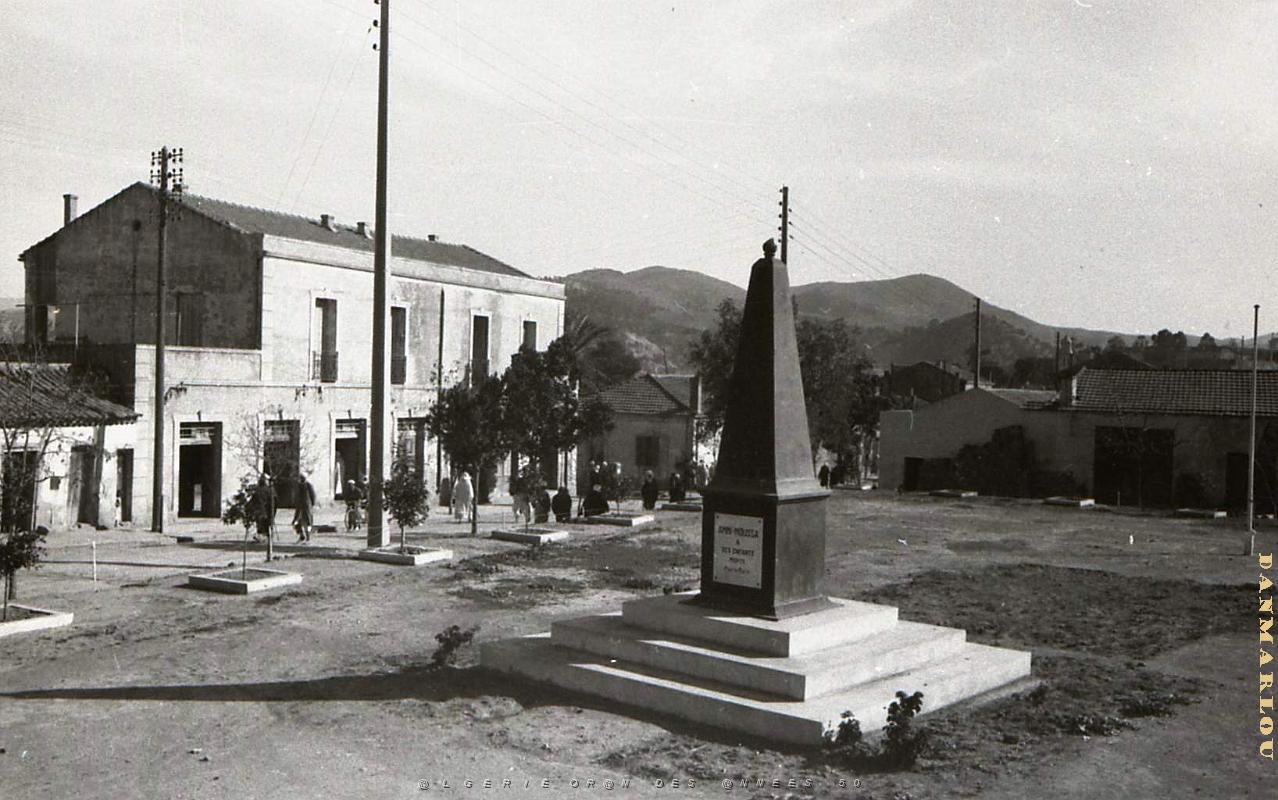 Ammi-moussa 509- Monument aux morts COLLECTION DES AMIS DE ND DE SANTA CRUZ.jpg
